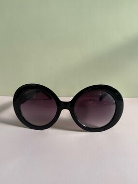 Classic Round Black Women's Sunglasses - UV Protection